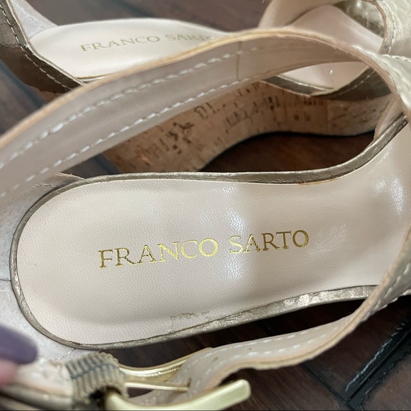 Gorgeous LIKE NEW Gold Wedge Sandals - Picture 5 of 12